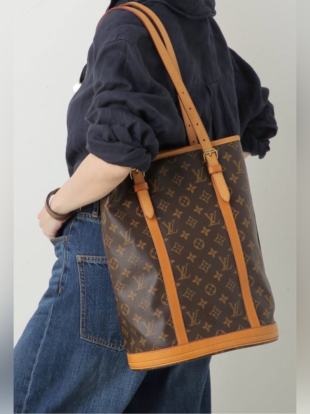 Authentic Louis Vuitton monogram bucket shoulder bag